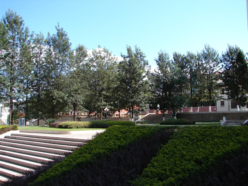 楚雄醫(yī)藥高等專科學(xué)校_校園風(fēng)光