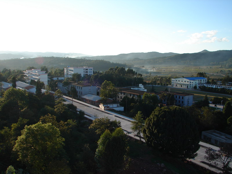 楚雄醫(yī)藥高等專科學(xué)校_校園一角